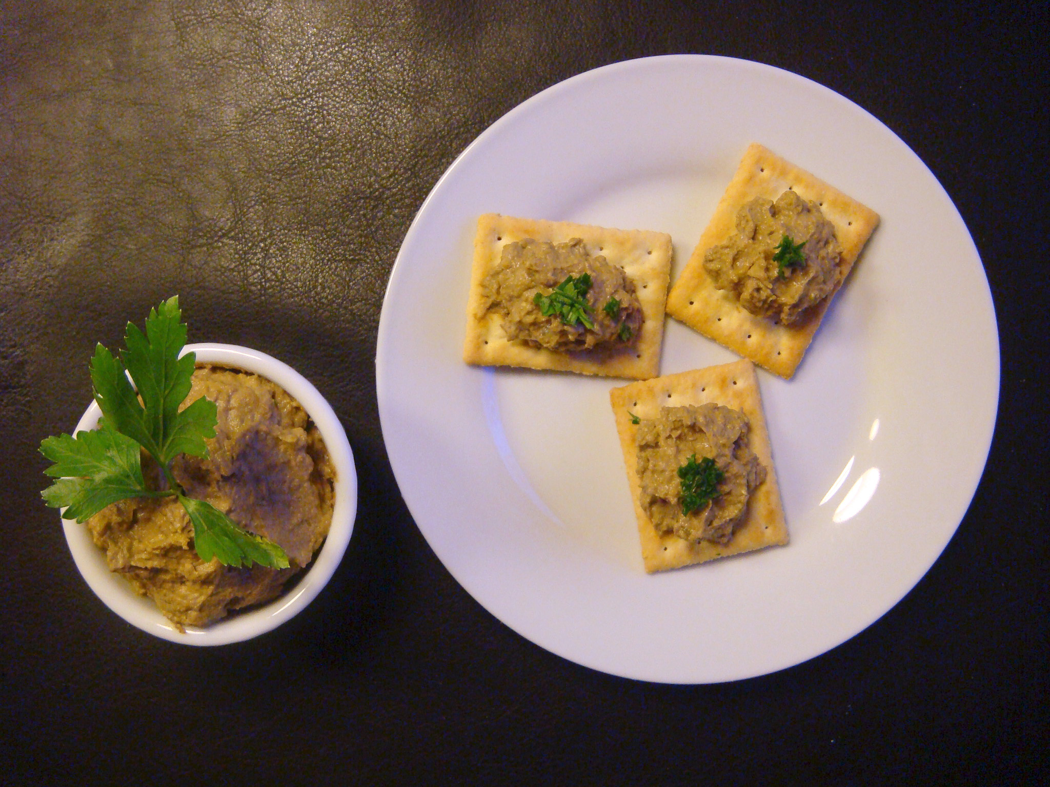 Beef liver pâté with crackers and a hint of parsley