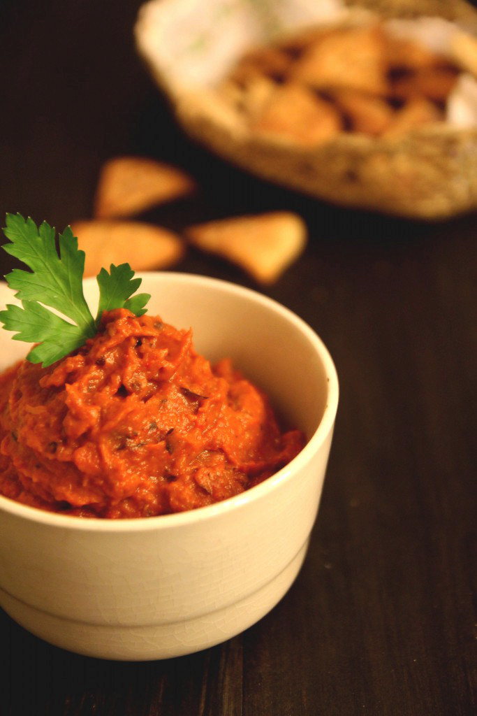 Roasted red pepper dip with pita toasts