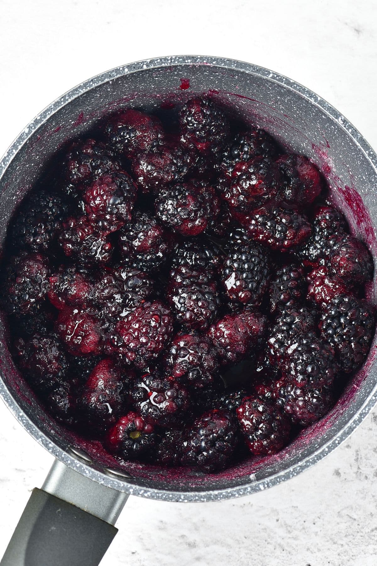 Cooking fresh blackberries in saucepan