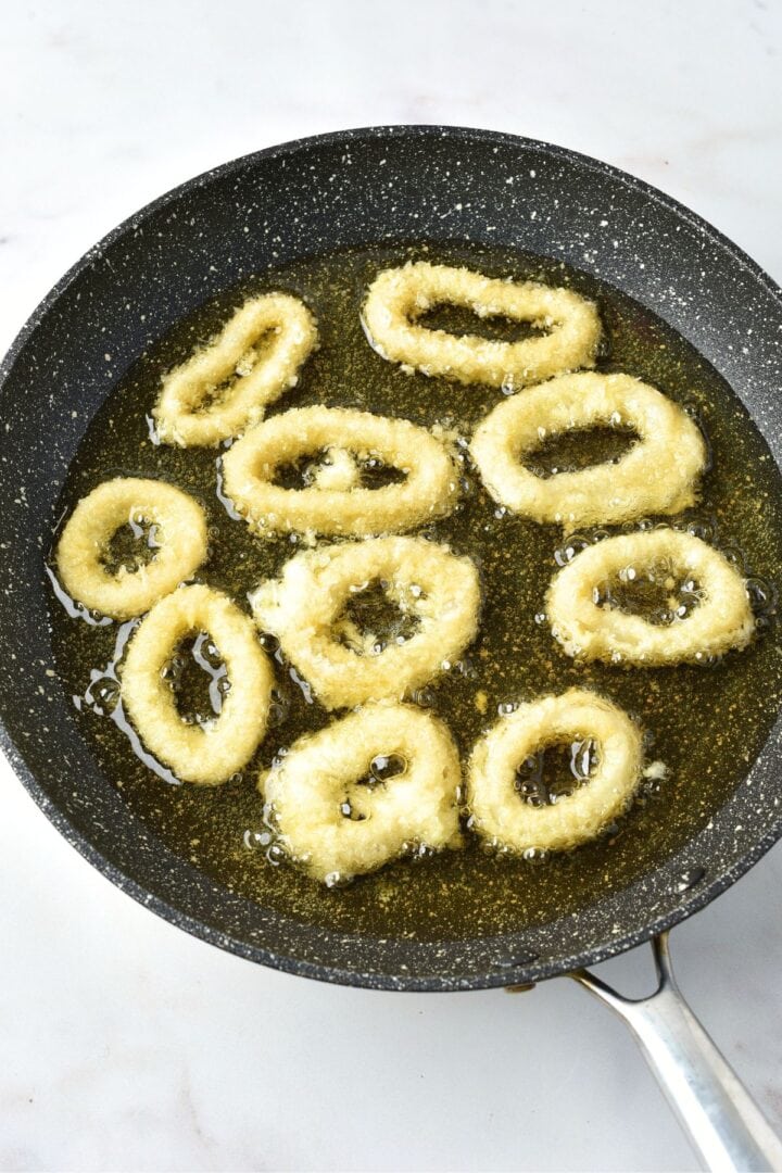 Frying breaded squid rings in oil