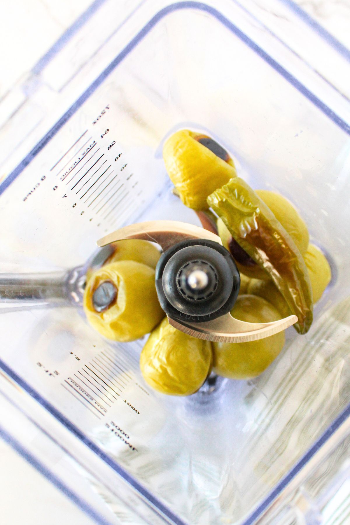 Roasted tomatillos in blender