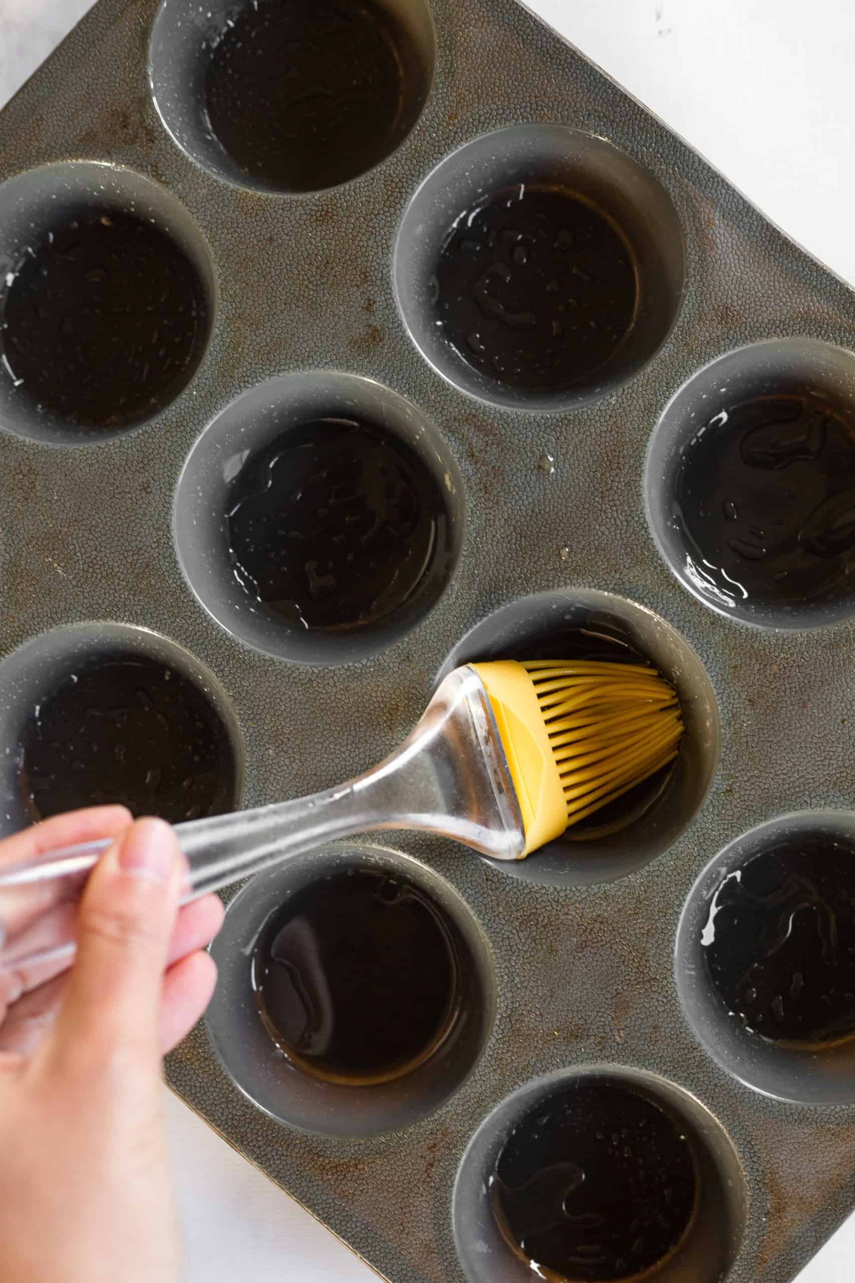 Using silicon brush to grease silicon mold.