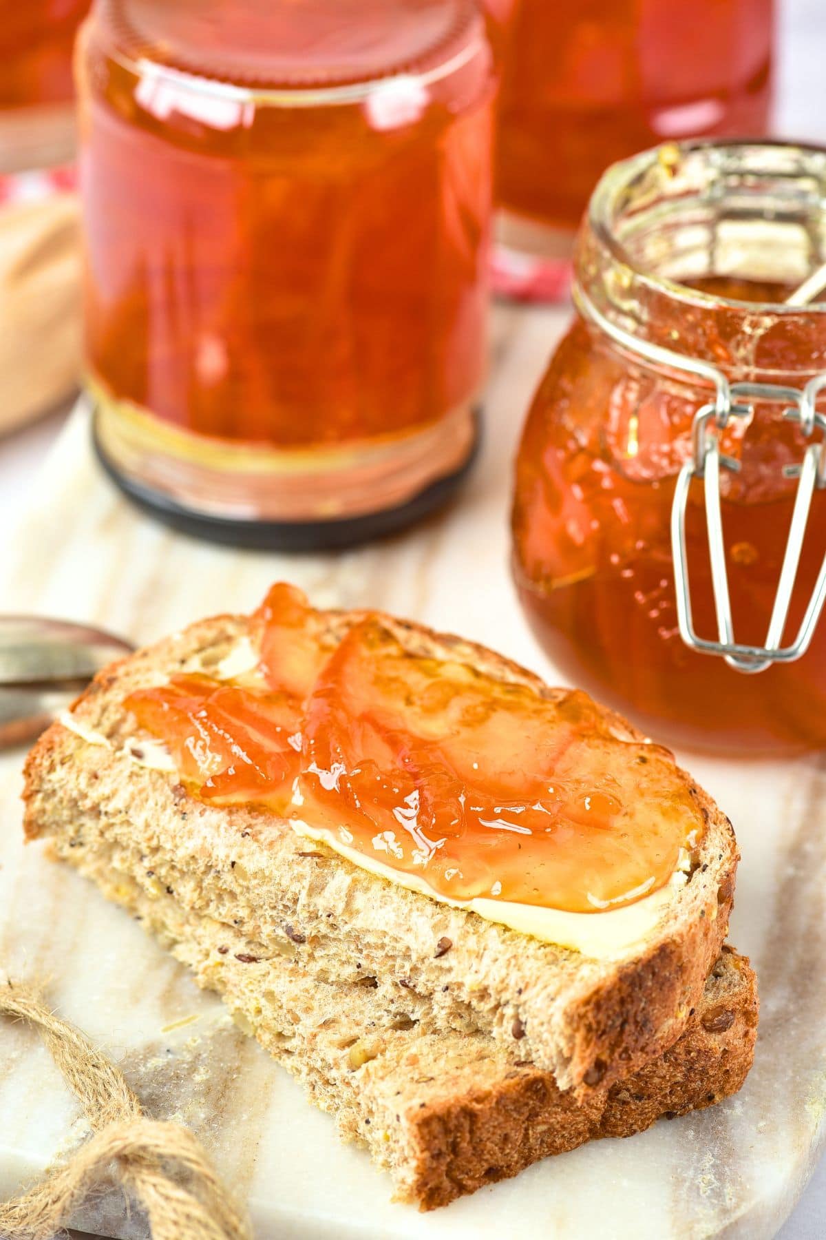 No-pectin marmalade spread on bread slices