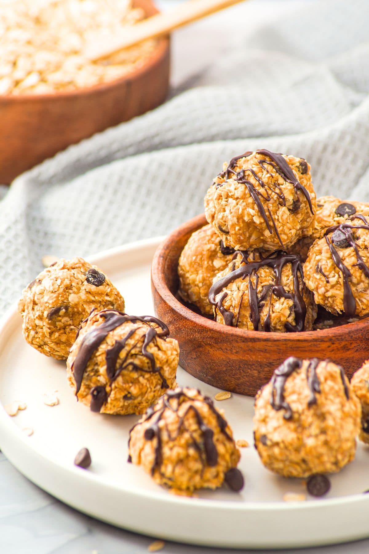 Oatmeal and peanut butter balls on plate