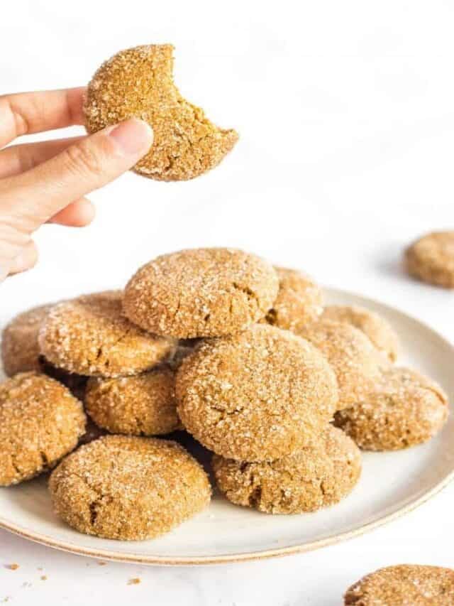EASY MOLASSES COOKIES